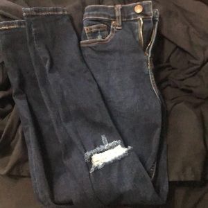 Top shop Jamie jean size 25 with one knee rip